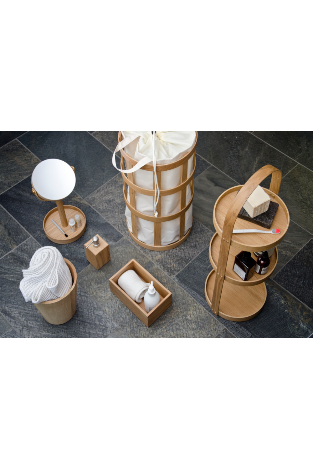 Round Oak Bathroom Bin | Wireworks Mezza | Oroa.com