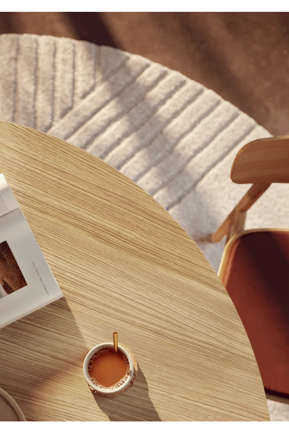 Round Pedestal Dining Table | WOUD Ludo | OROA.com