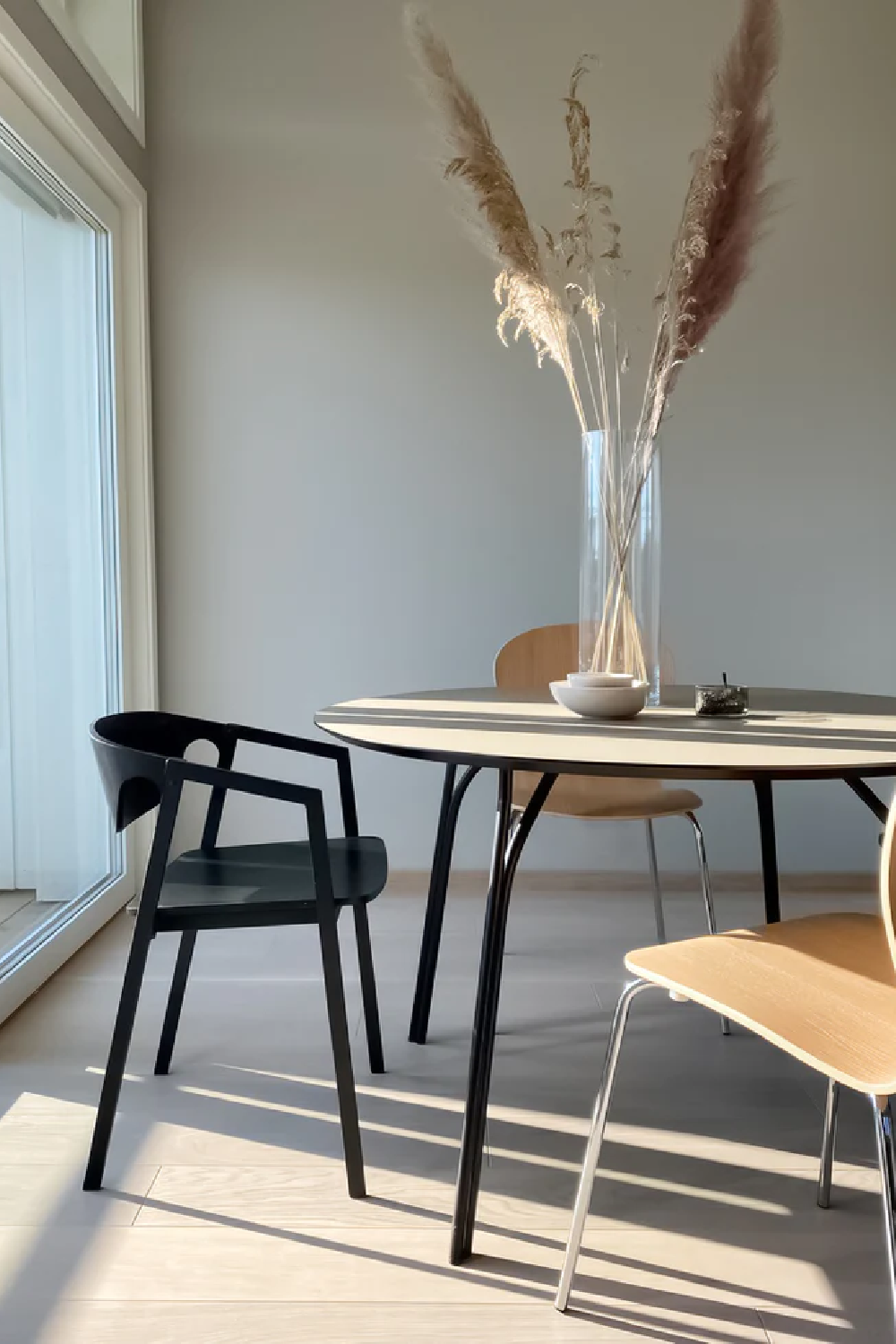 Minimalist Round Dining Table M | WOUD Tree | OROA.com
