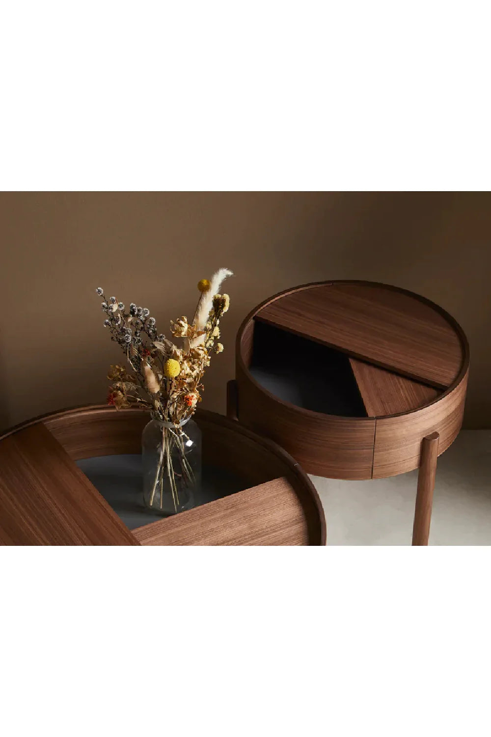 Contemporary Round Coffee Table M | WOUD Arc | OROA.com