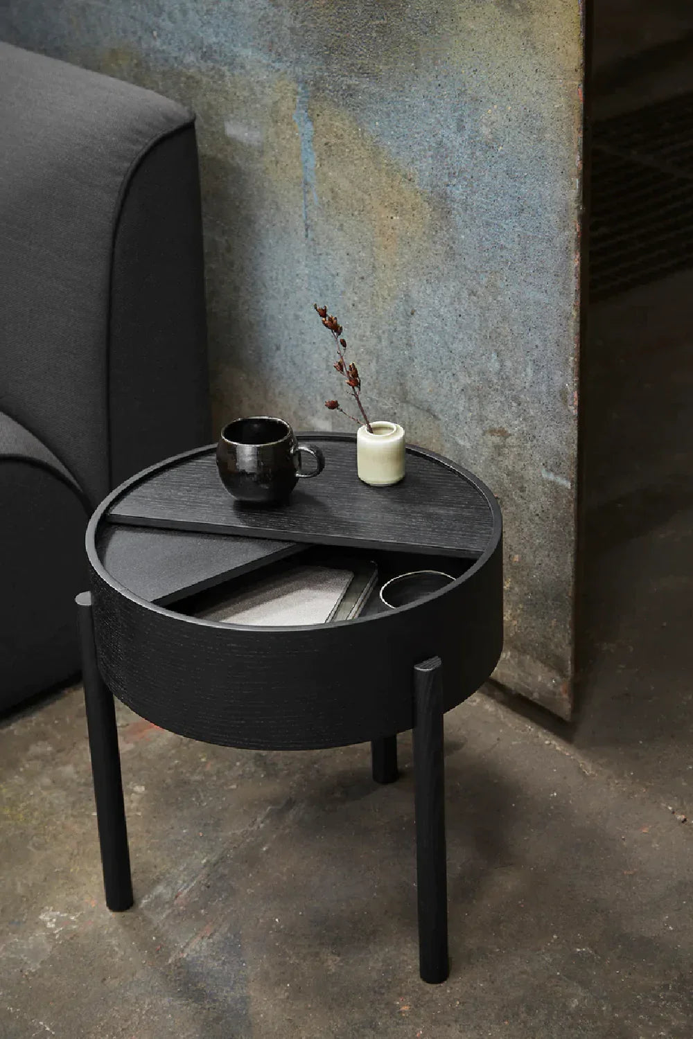 Contemporary Round Side Table | WOUD Arc | OROA.com