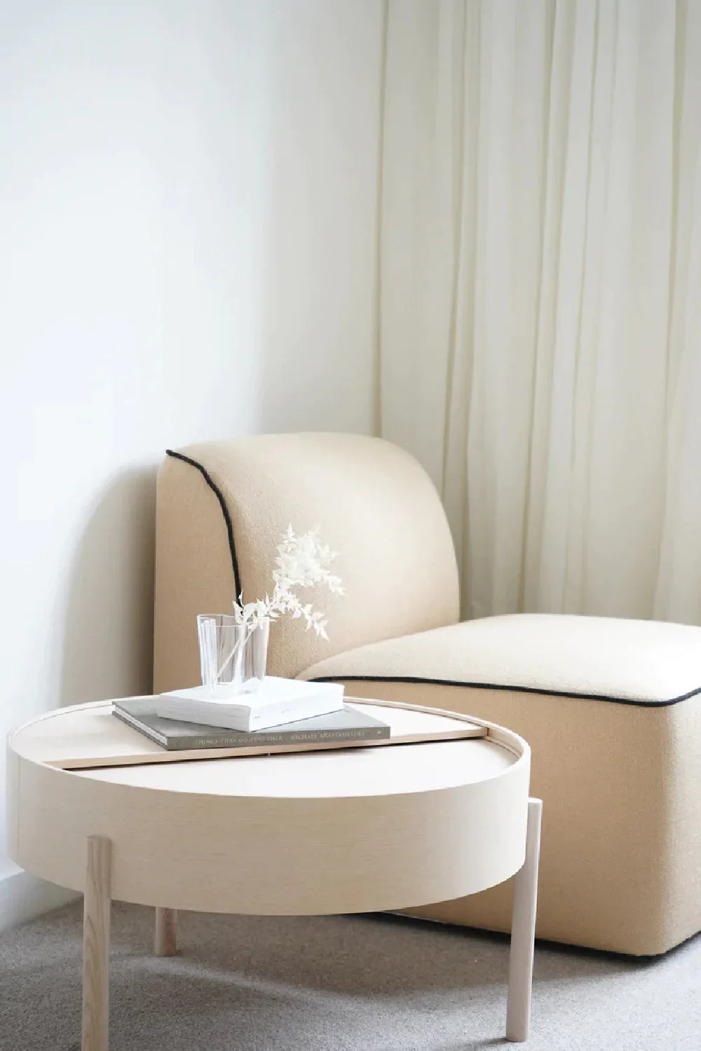 Contemporary Round Coffee Table M | WOUD Arc | OROA.com