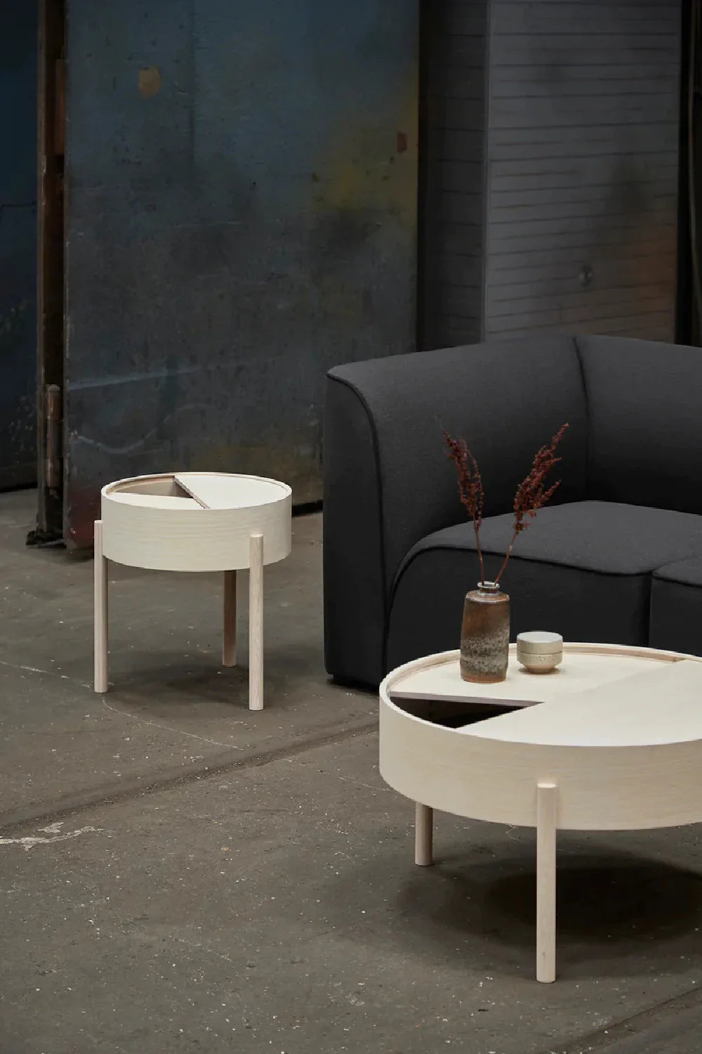 Contemporary Round Coffee Table M | WOUD Arc | OROA.com
