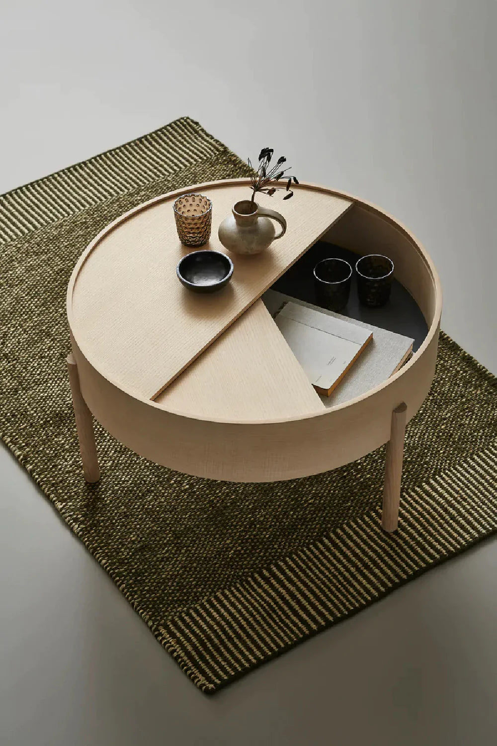 Contemporary Round Coffee Table M | WOUD Arc | OROA.com
