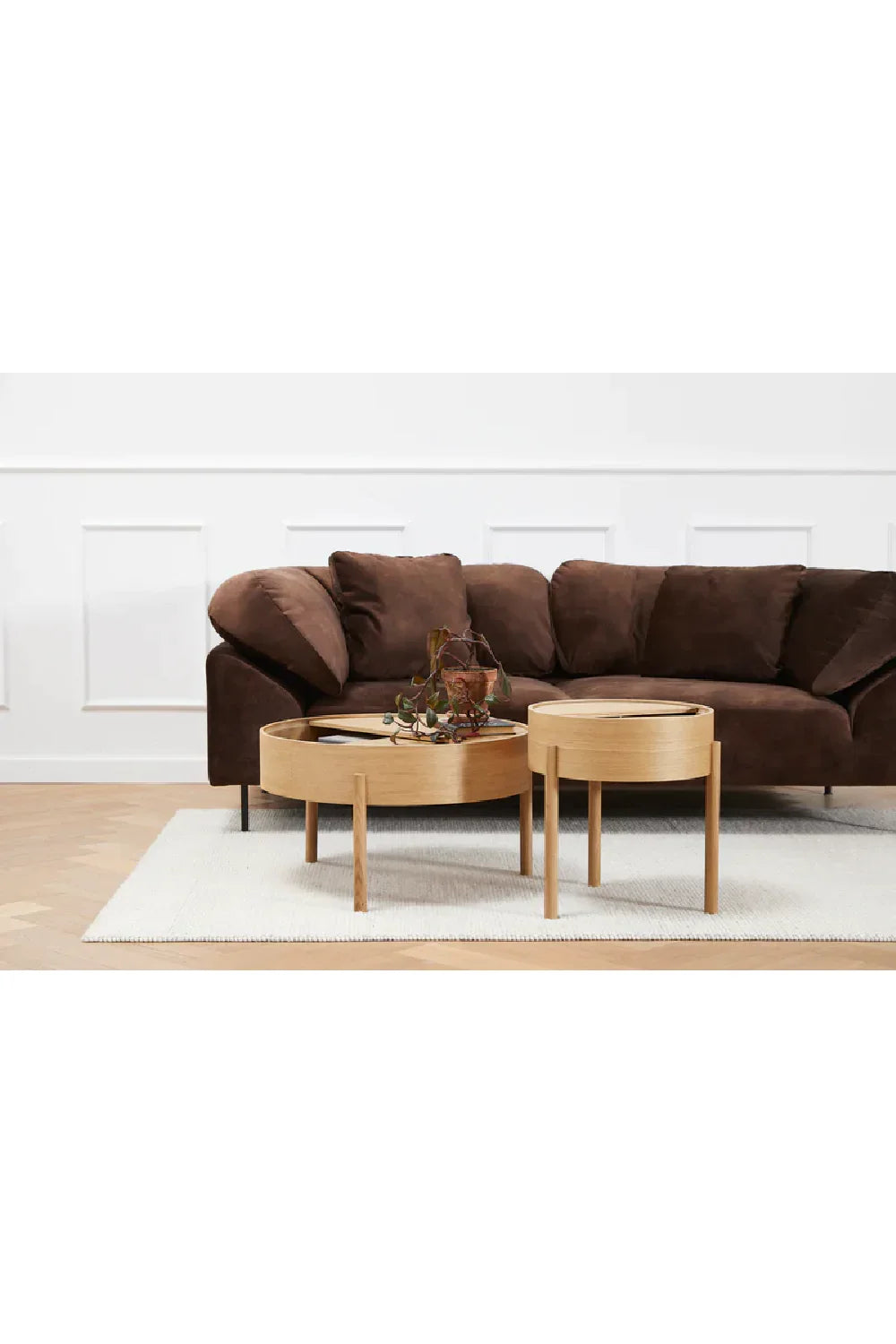 Contemporary Round Side Table | WOUD Arc | OROA.com