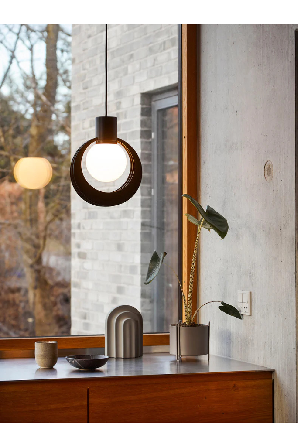Modern Architectural Pendant Lamp M | WOUD Lunar | OROA.com