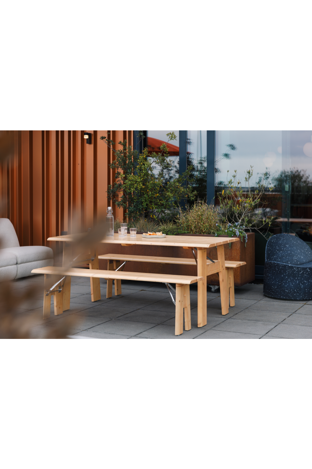 Foldable Outdoor Coffee Table | Zuiver Avenue | OROA.com