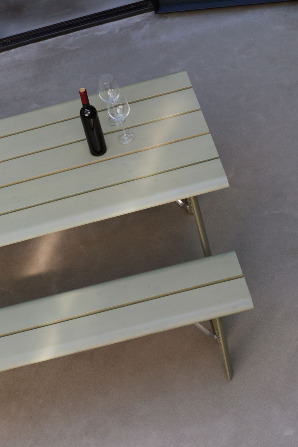 Foldable Outdoor Coffee Table | Zuiver Avenue | OROA.com