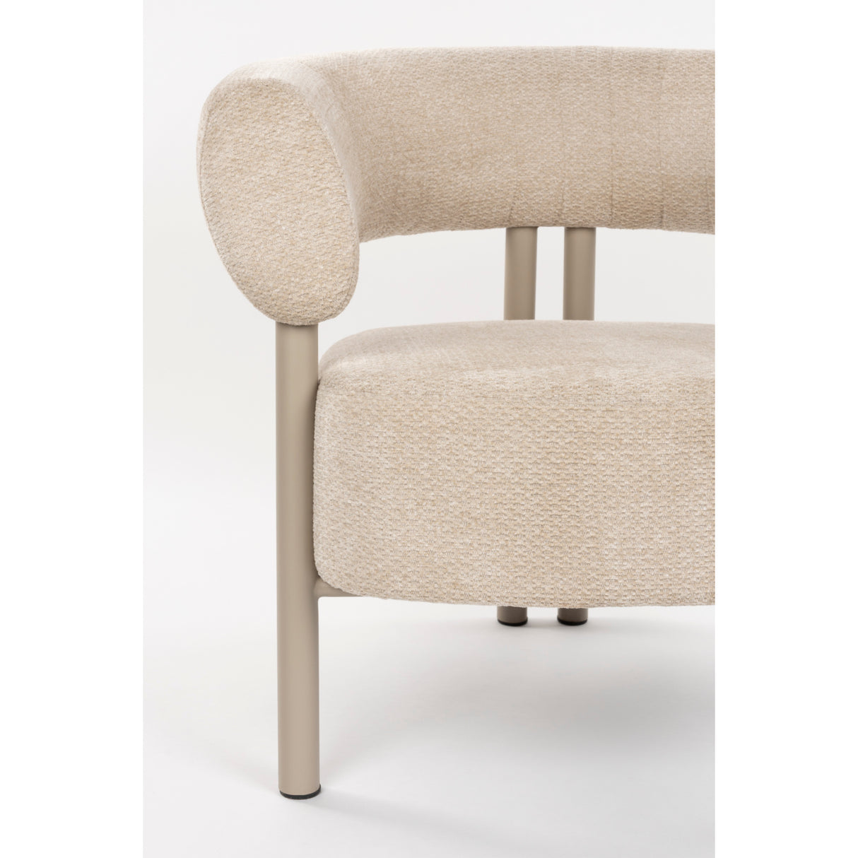 Curved Back Lounge Chair | Zuiver Heels | Oroa.com