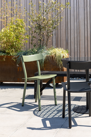 Black Dining Chairs (2) | Zuiver Friday | OROA.com