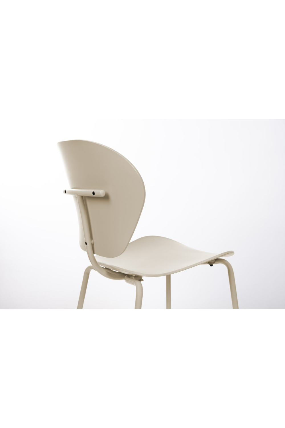 Minimalist Molded Dining Chair (2) | Zuiver The Ocean | OROA.com
