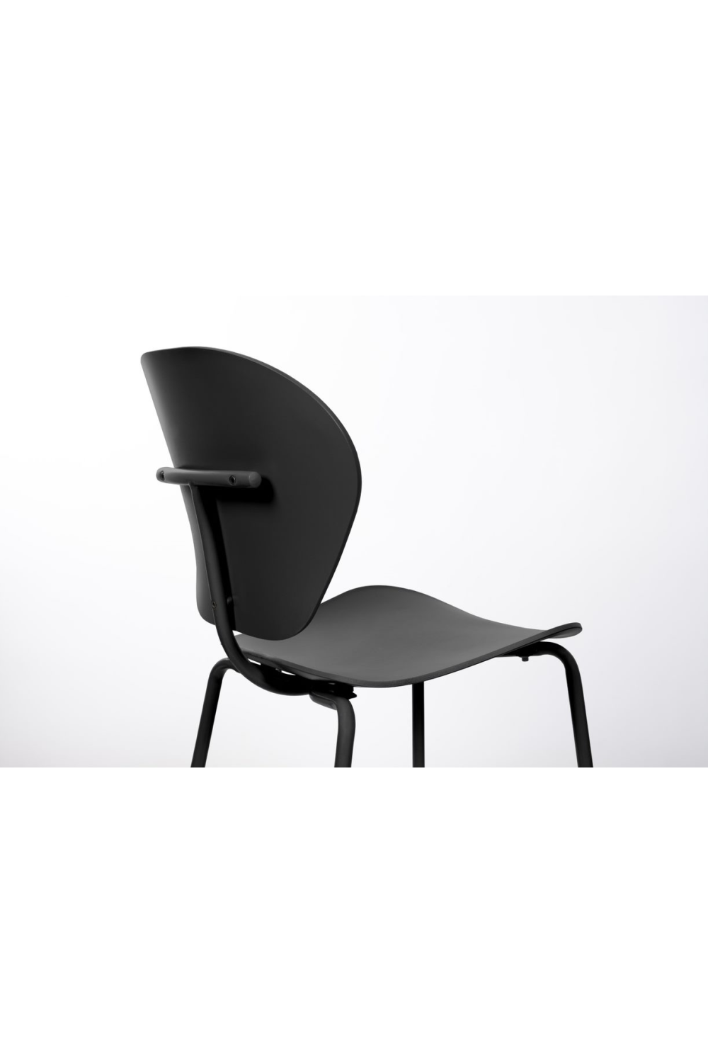 Minimalist Molded Dining Chair (2) | Zuiver The Ocean | OROA.com