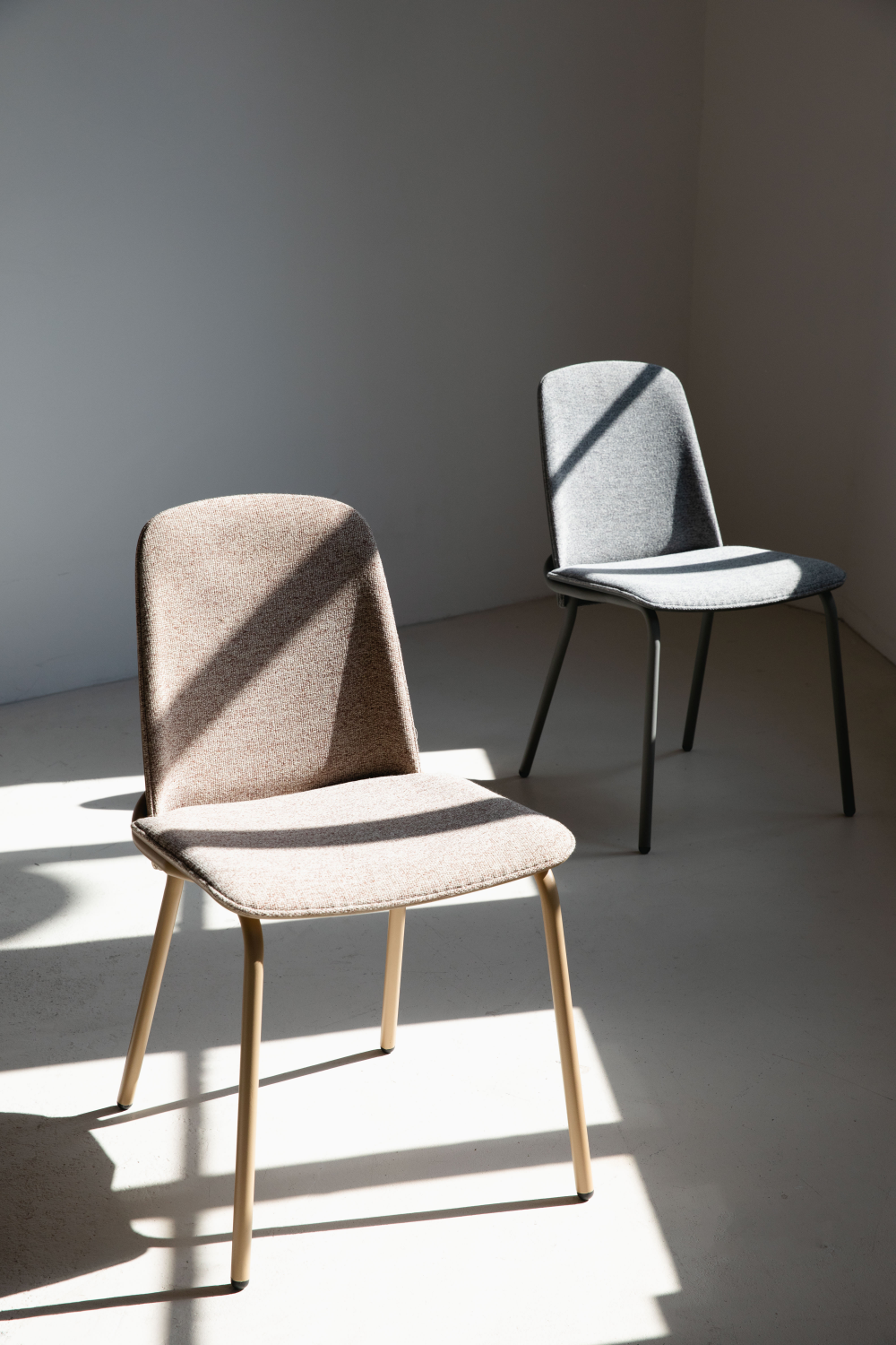 Minimalist Dining Chair (2) | Zuiver Clip | OROA.com
