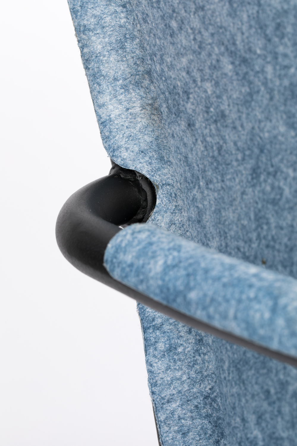 Cantilevered Dining Armchairs (2) | Zuiver Thirsty | Oroa.com