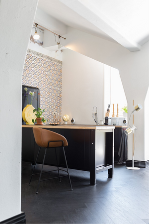 Baseball-Stitched Leather Counter Stools (2) | Zuiver Feston | Oroa.com