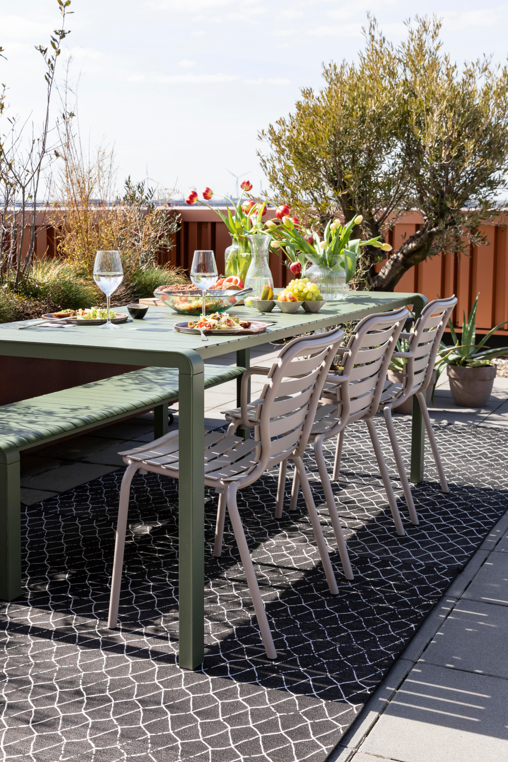 Slatted Metal Garden Chairs (2) | Zuiver Vondel | OROA.com