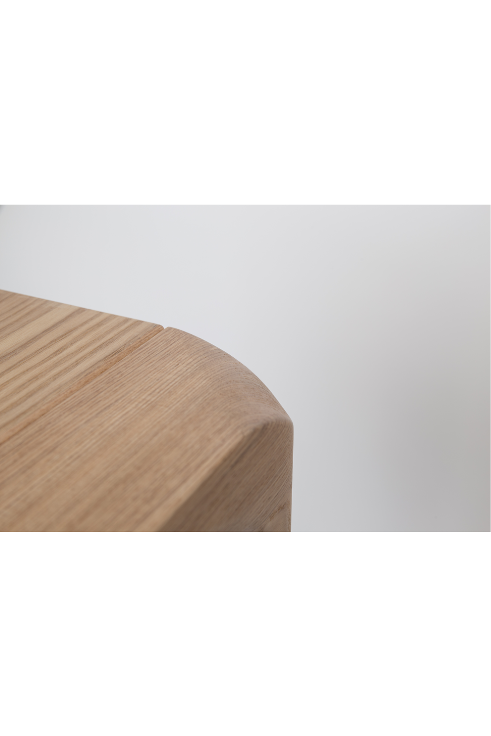 Lacquered Wood Dining Table (S) | Zuiver Storm | OROA.com