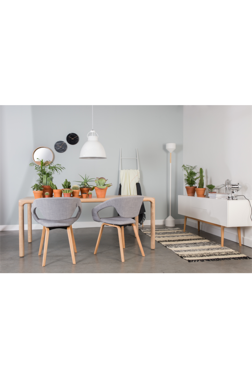 Lacquered Wood Dining Table (S) | Zuiver Storm | OROA.com