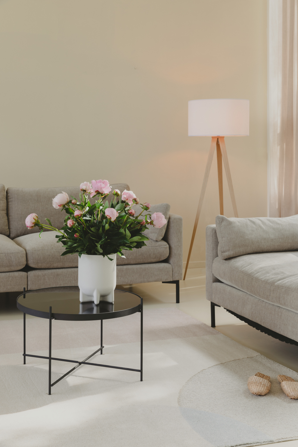 Round Framed Side Table (L) | Zuiver Cupid | OROA.com