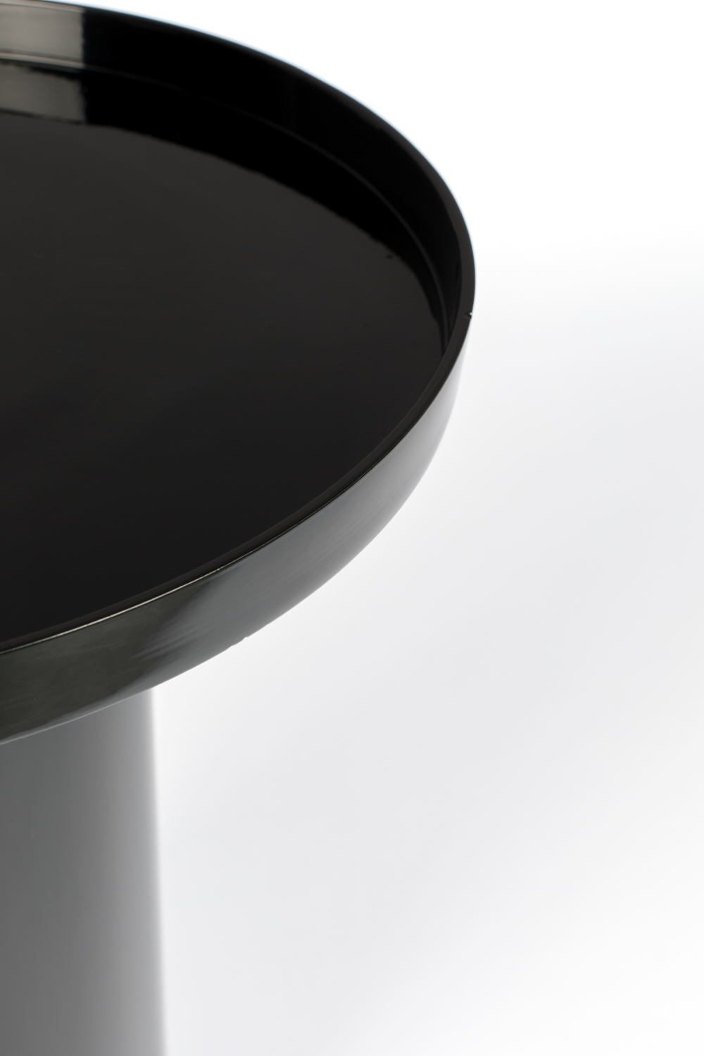 Black Pedestal Side Table | Zuiver Shiny Bomb | OROA.com