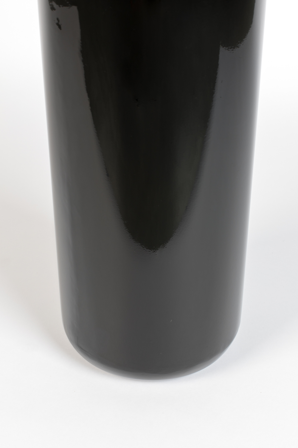Black Pedestal Side Table | Zuiver Shiny Bomb | OROA.com