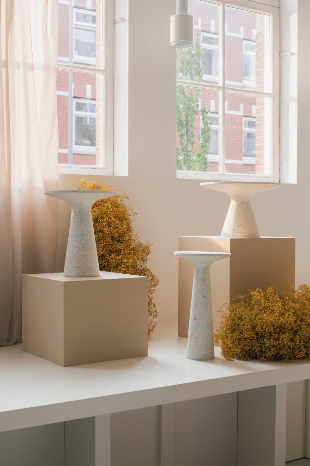 Pedestal Indoor/Outdoor Side Table | Zuiver Victoria  | OROA.com