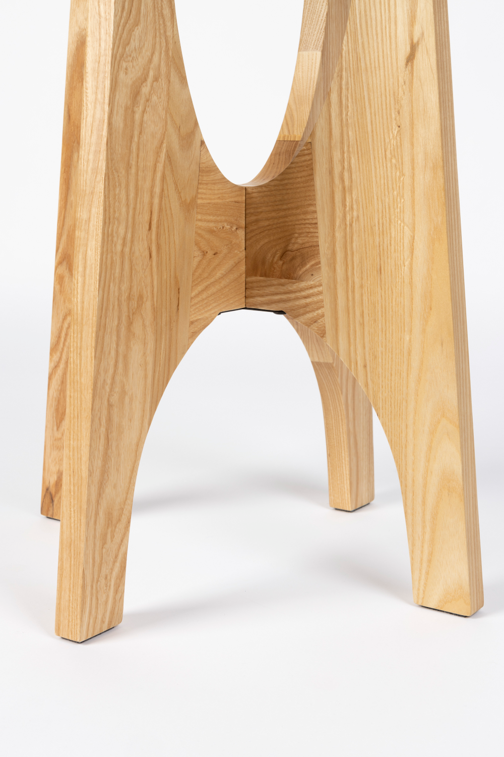 Ash Wood Modern Side Table | Zuiver Kobe | OROA.com