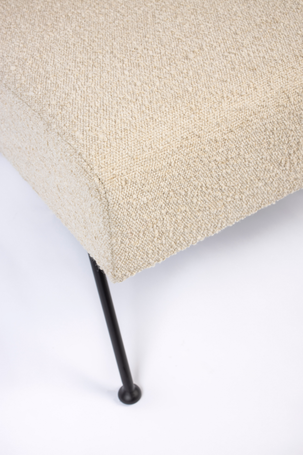 Beige Minimalist Lounge Chair | Zuiver Bowie | OROA.com