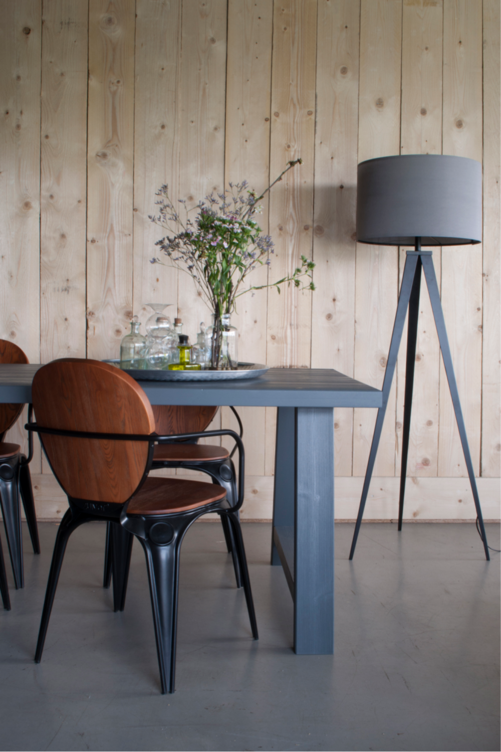 Minimalist Floor Lamp | Zuiver Tripod | Oroa.com