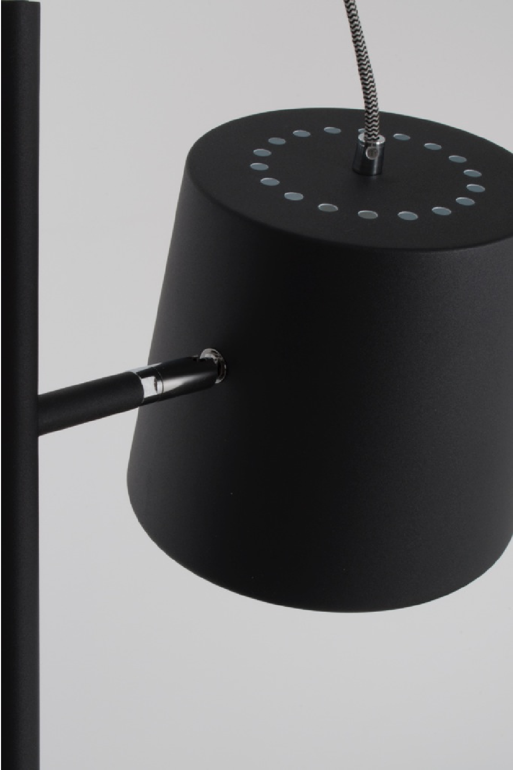 Tiltable Metal Floor Lamp | Zuiver Buckle Head | Oroa.com