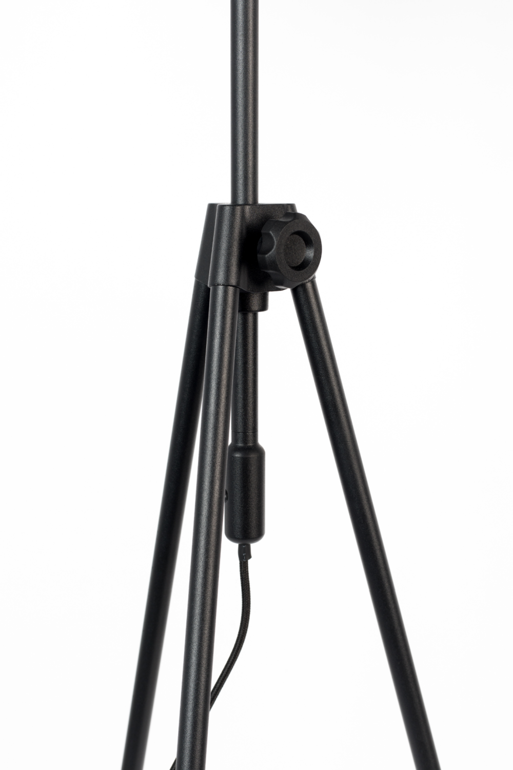Adjustable Tripod Floor Lamp | Zuiver Lesley | Oroa.com