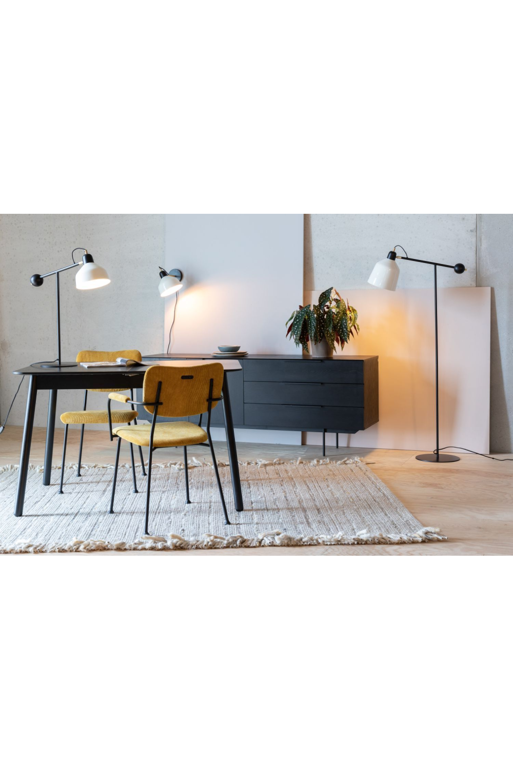 White Shade Task Desk Lamp | Zuiver Skala | OROA.com
