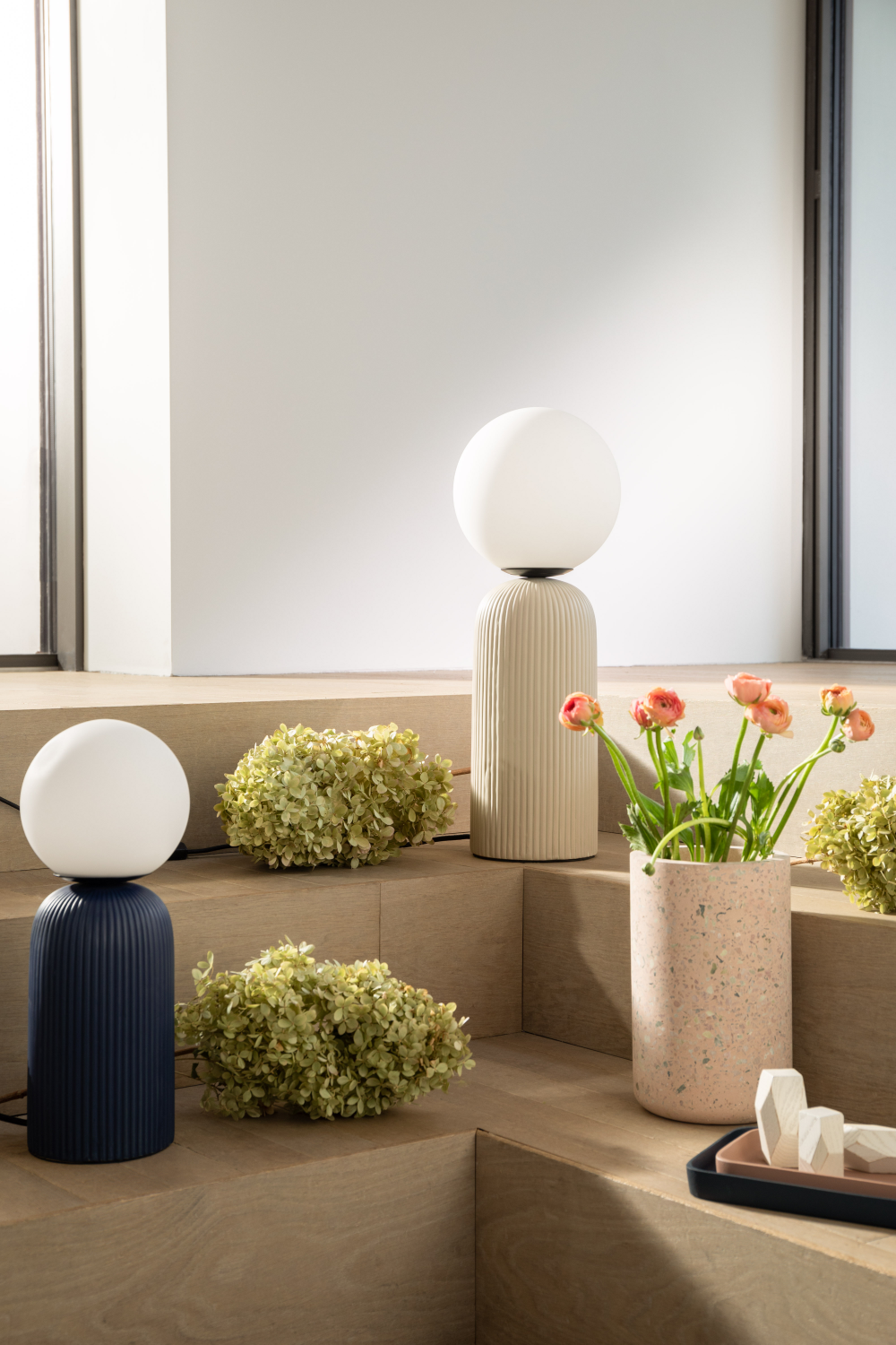 Beige Fluted Ceramic Table Lamp M | Zuiver Dash | OROA.com