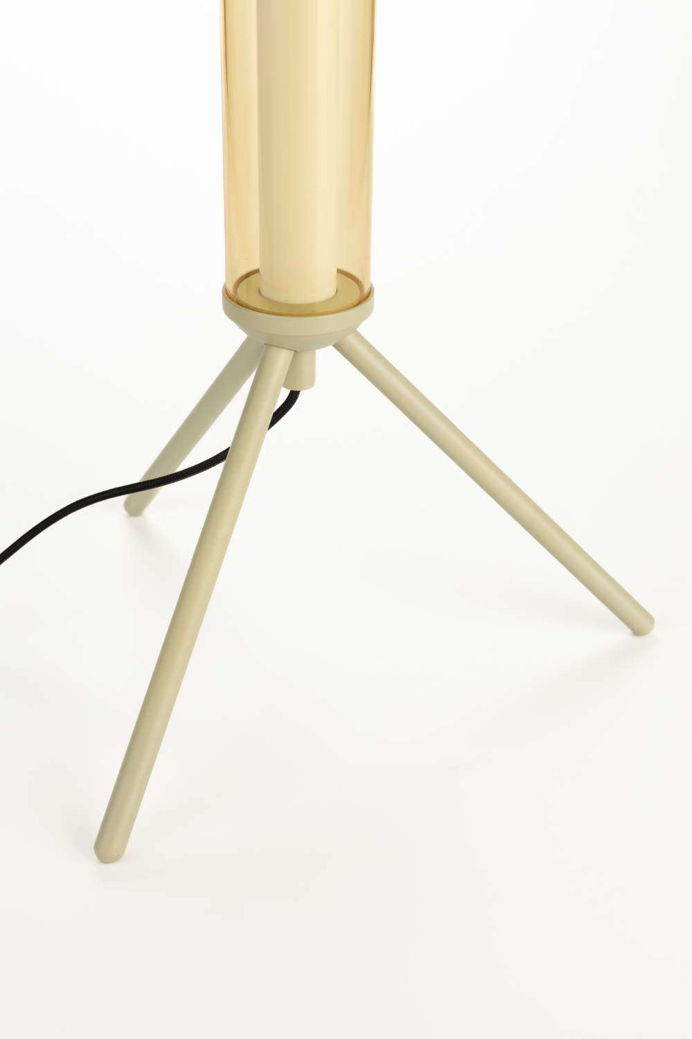 Beige Metal Tripod Table Lamp | Zuiver Scotty | OROA.com
