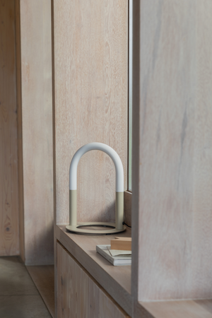 Sculptural Beige Table Lamp | Zuiver Arch | OROA.com