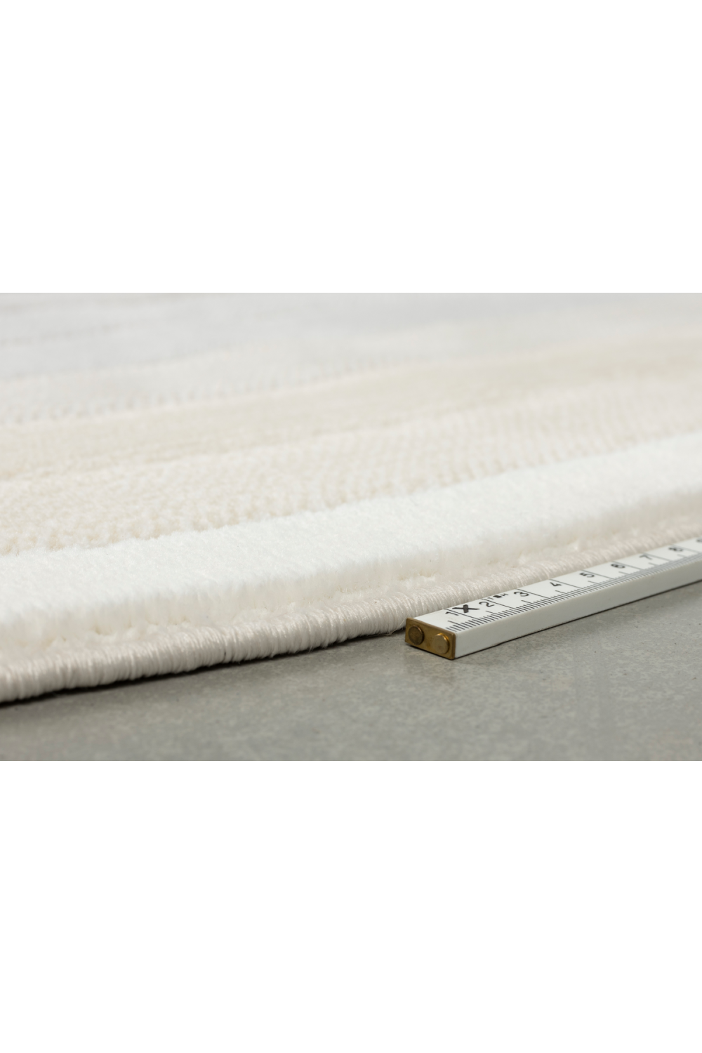 Oval Woven Rug 5' x 7'5" | Zuiver Olympic | OROA.com