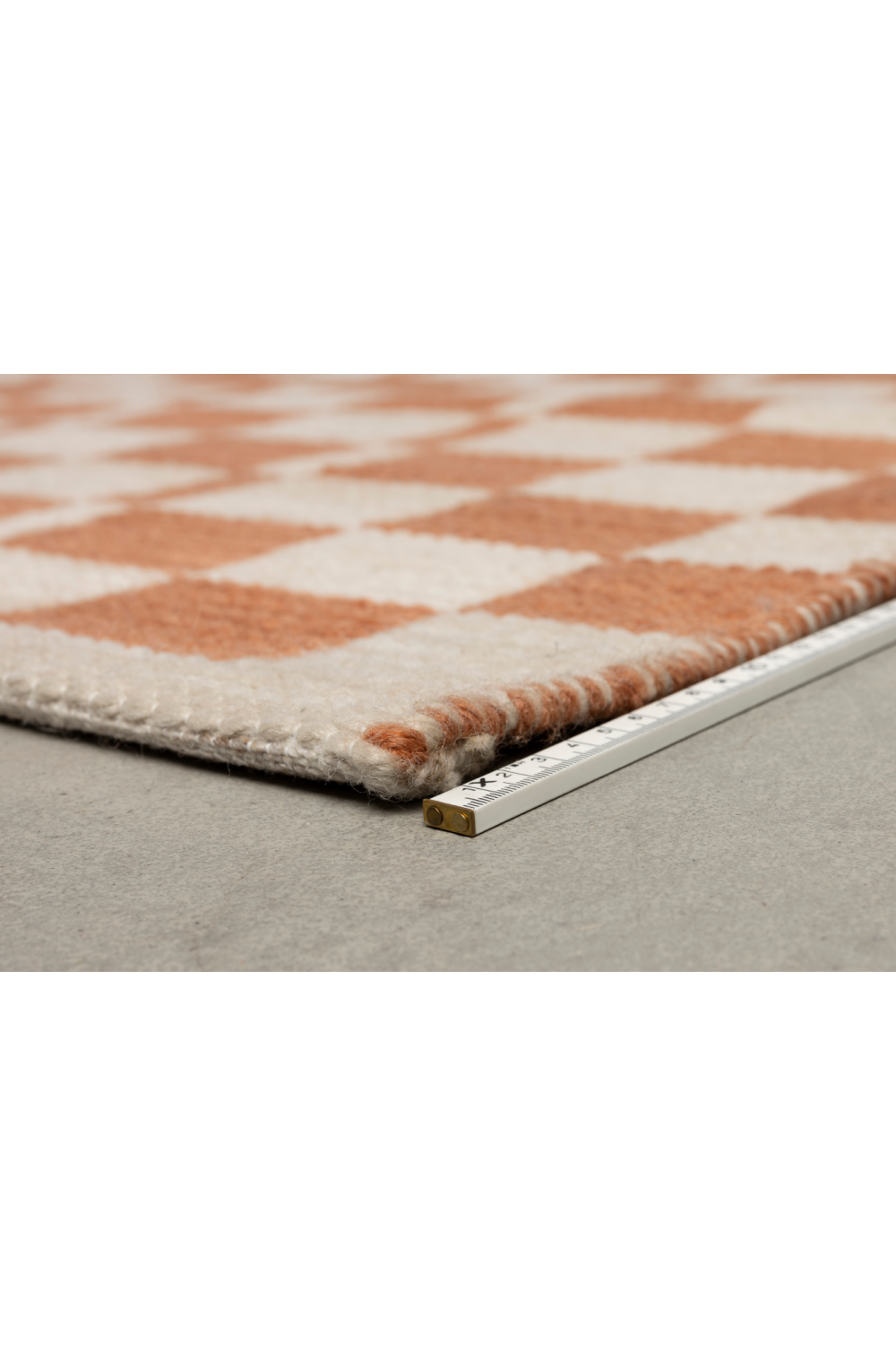 Handwoven Patterned Rug 5' x 7'5" | Zuiver Checker | OROA.com