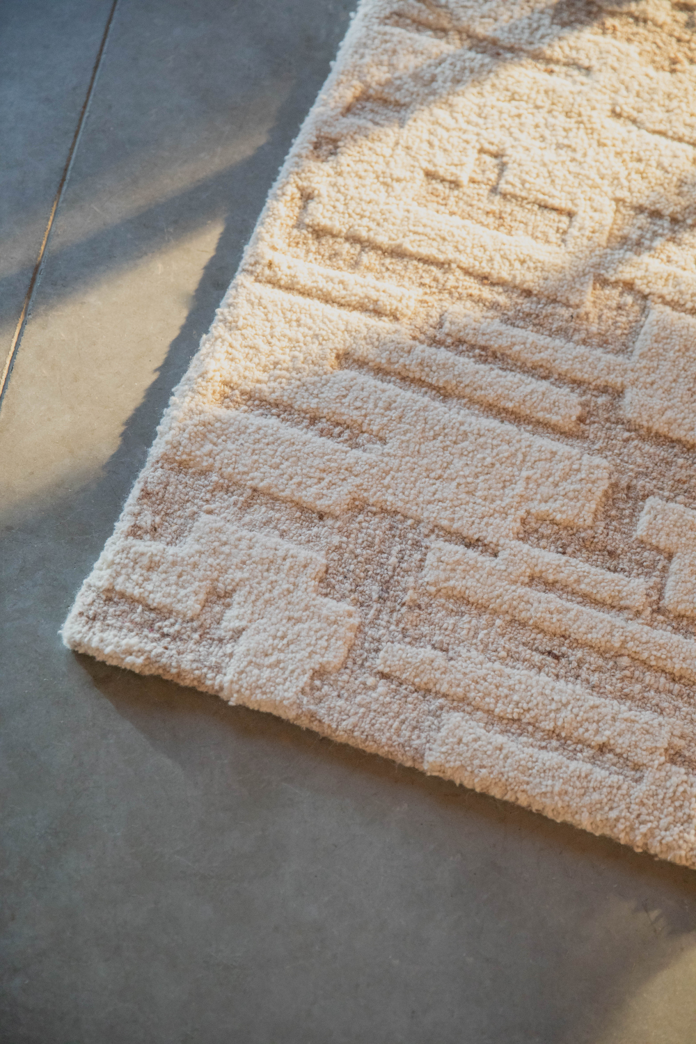 Beige Wool Patterned Carpet | Zuiver Hills | OROA.com