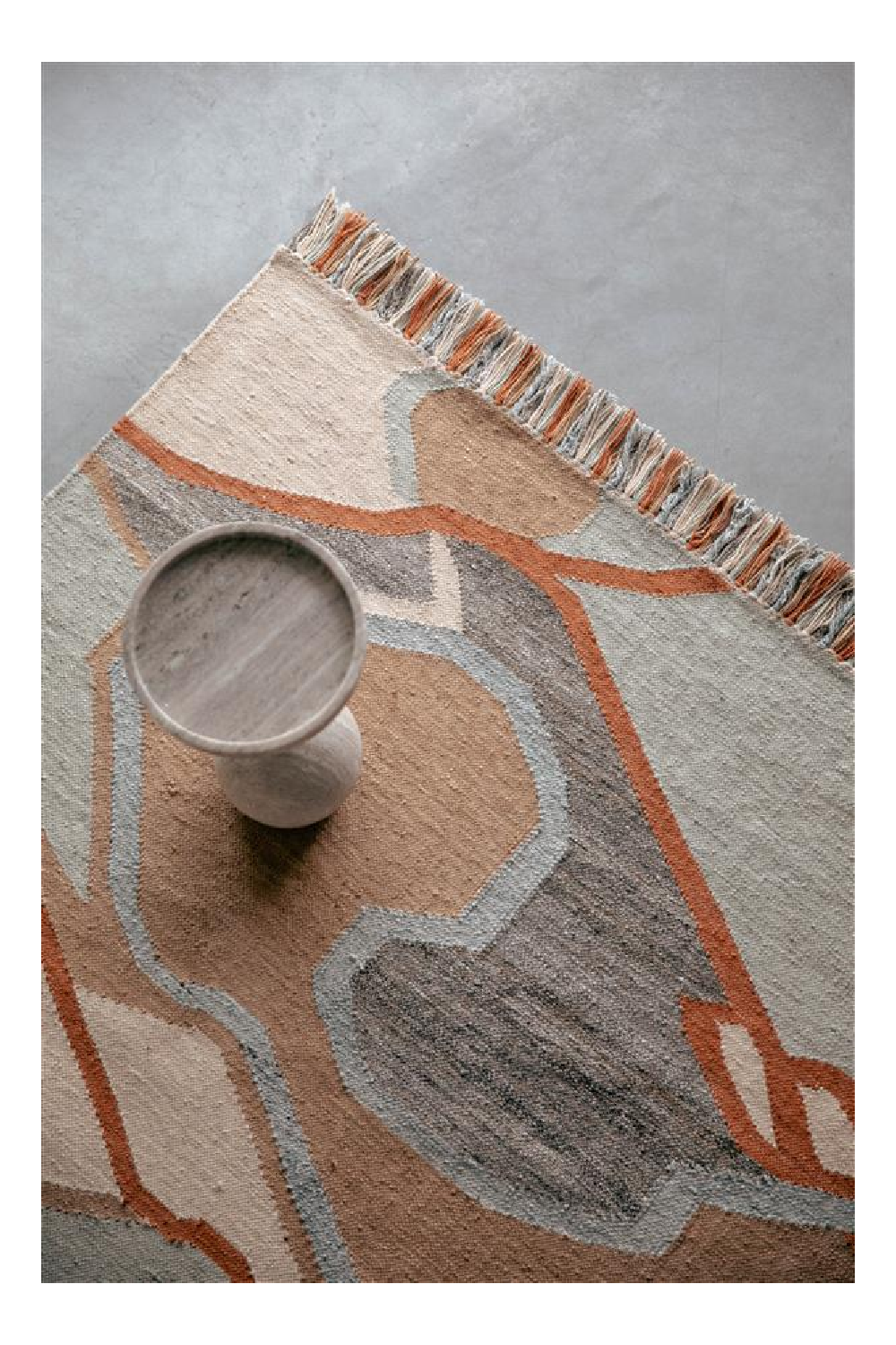 Hand-woven Fringed Carpet 5' x 8' | Zuiver Saigon | OROA.com