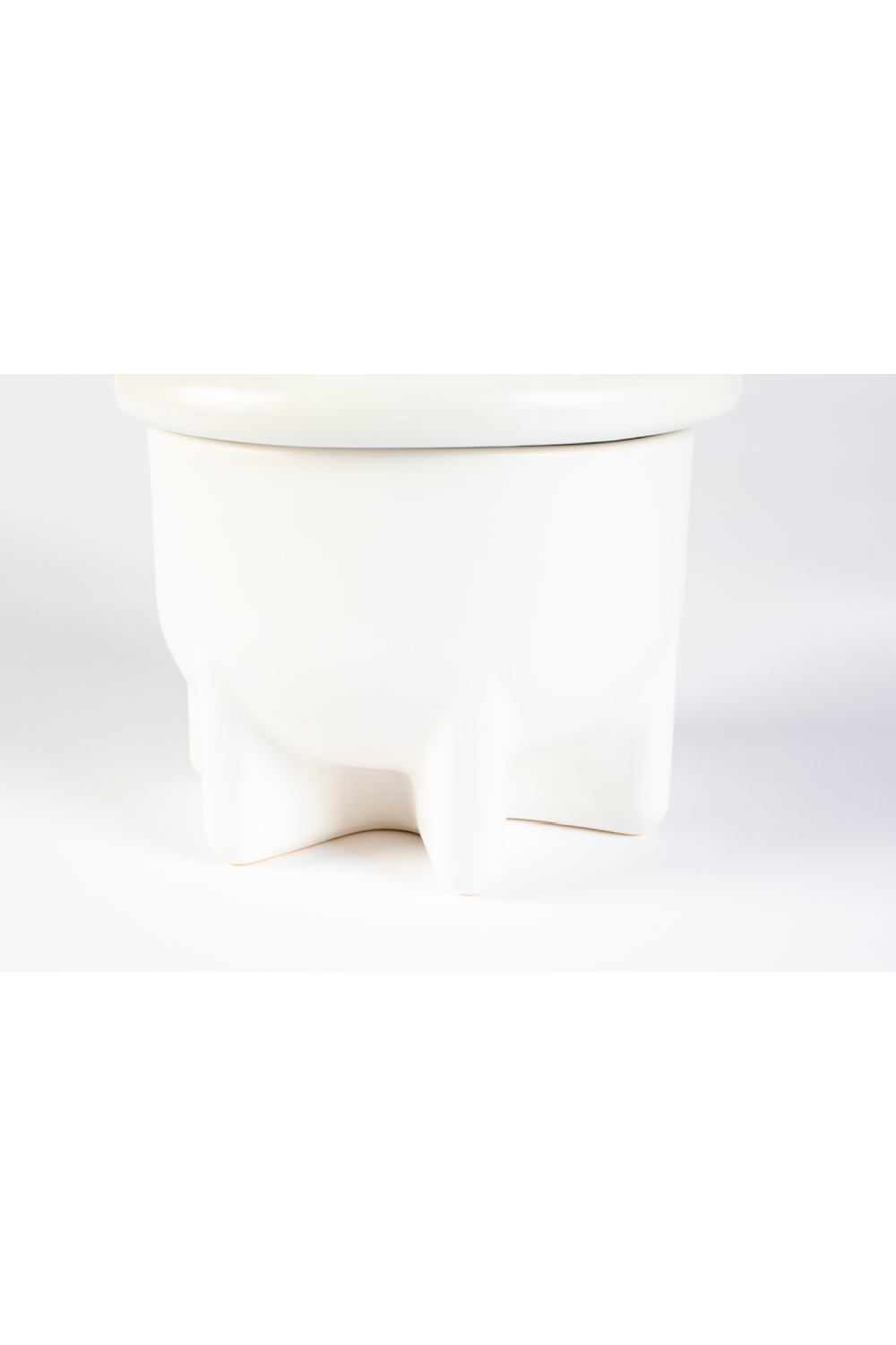 White Ceramic Modern Vase | Zuiver Bassin | OROA.com
