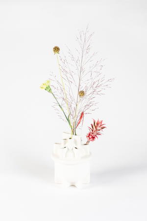 White Ceramic Modern Vase | Zuiver Bassin | OROA.com