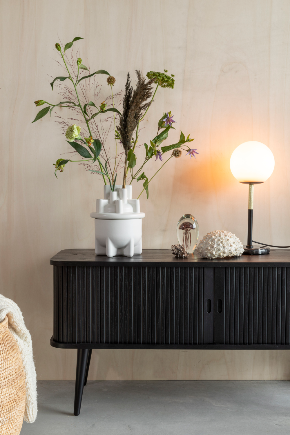 White Ceramic Modern Vase | Zuiver Bassin | OROA.com