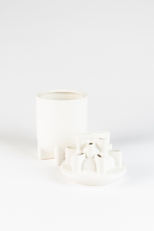 White Ceramic Modern Vase | Zuiver Bassin | OROA.com