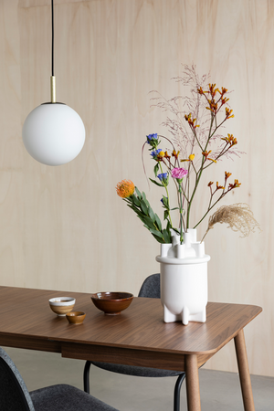 White Ceramic Modern Vase | Zuiver Bassin | OROA.com