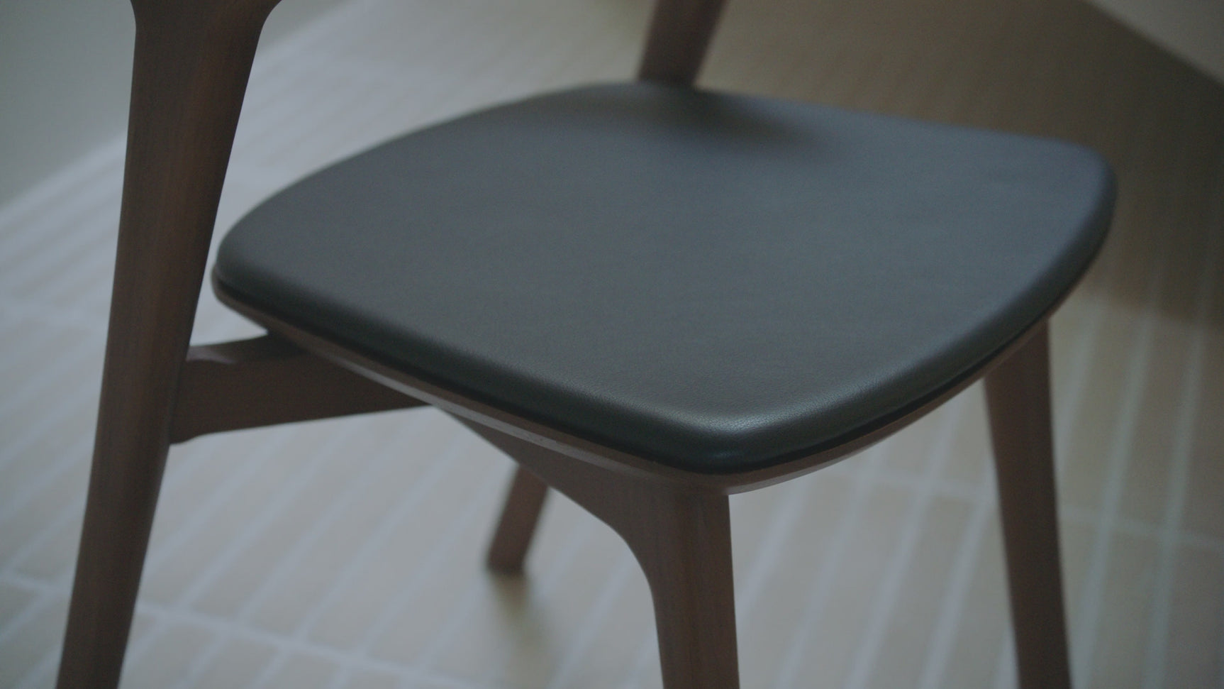 Brown Teak Dining Chair | Ethnicraft Bok | Oroa.com