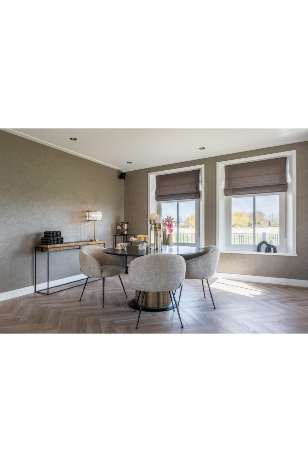 Modern Pedestal Dining Table | Richmond Interiors Ironville | Oroa.com