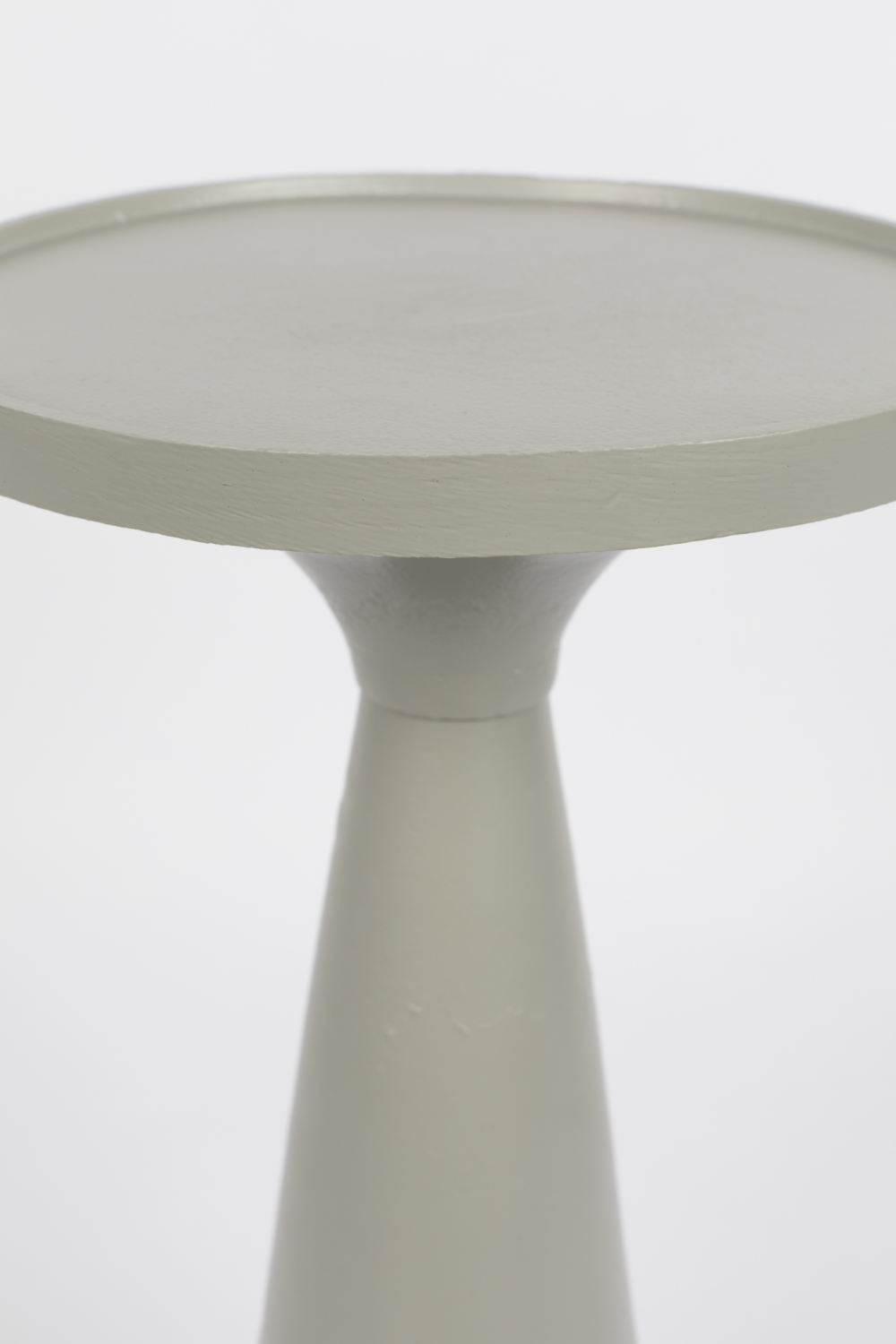  Cast Aluminum Side Table | Oroa.com