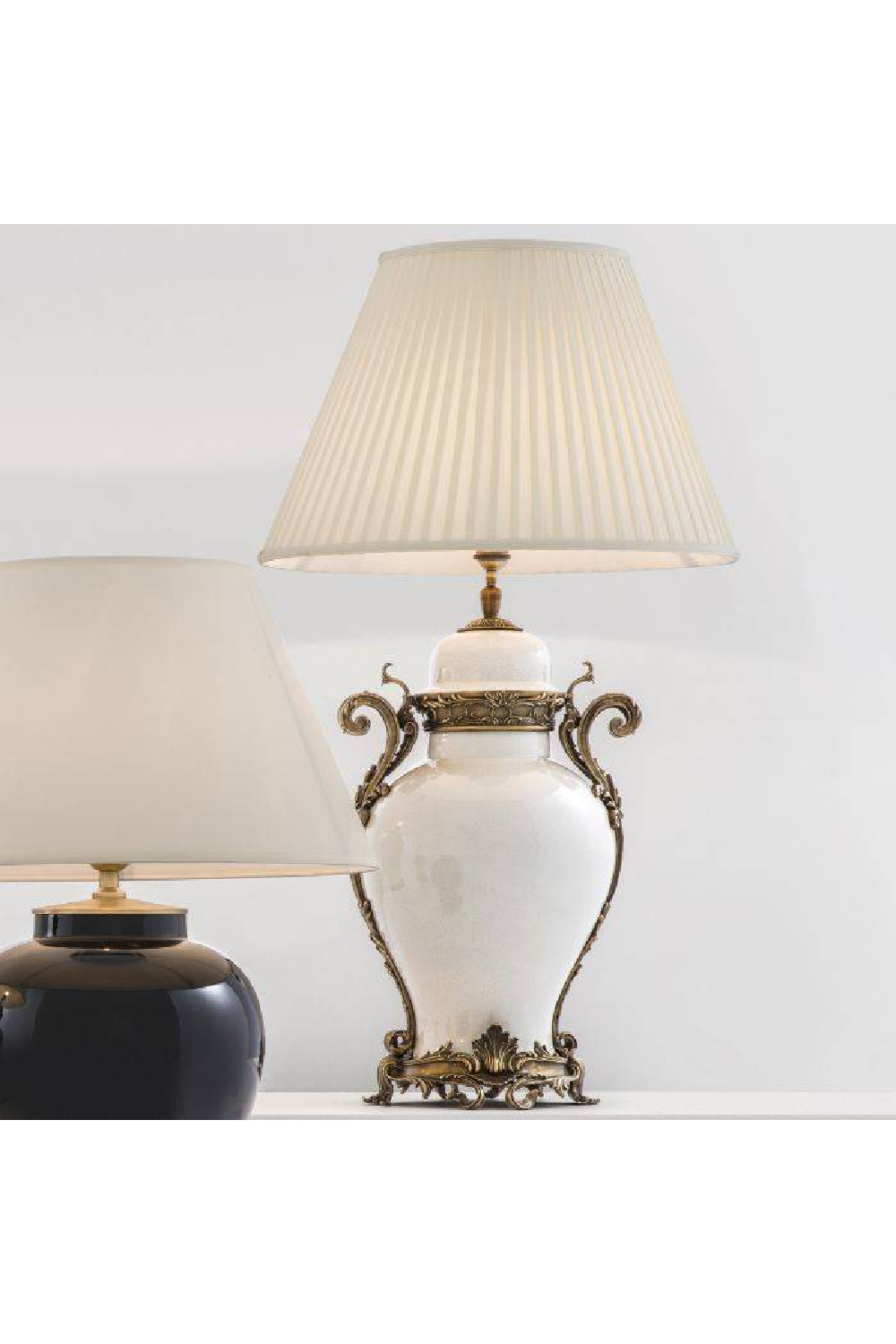 Cream Vase Table Lamp  | Eichholtz Armand | #1 Eichholtz Retailer