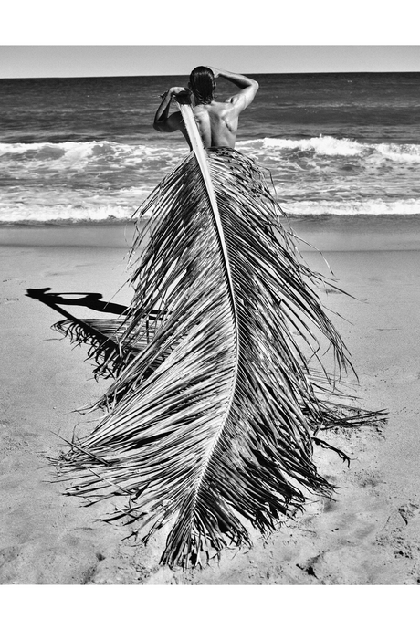 Monochromatic Modern Portrait | Eichholtz Philippe Vogelenzang-Salvador | Oroa.com