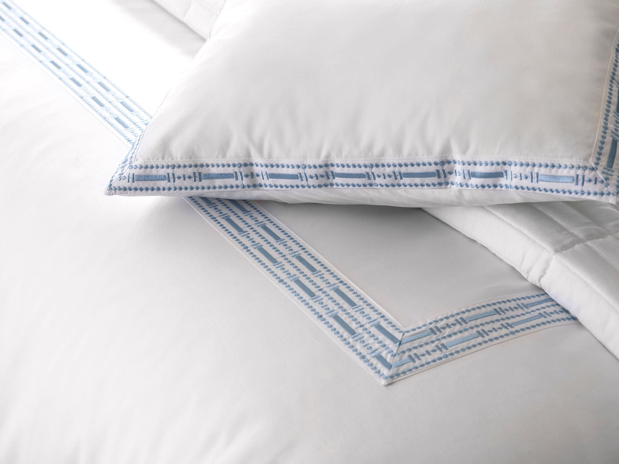 400TC Percale Embroidered Duvet Cover | Amalia Home Memória | Oroa.com